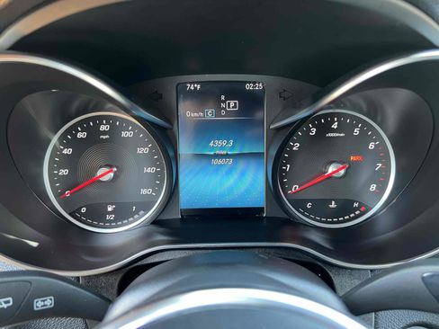 Used 2020 Mercedes-Benz GLC 300 4MATIC image 5
