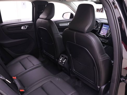 Certified 2025 Volvo XC40 B5 Plus image 23