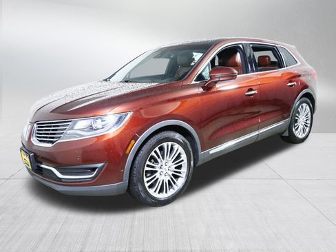 Used 2016 Lincoln MKX Reserve w/ Technology Package FWD image 3