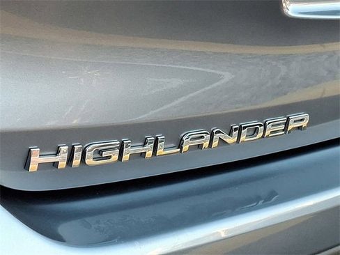 Certified 2022 Toyota Highlander LE image 30