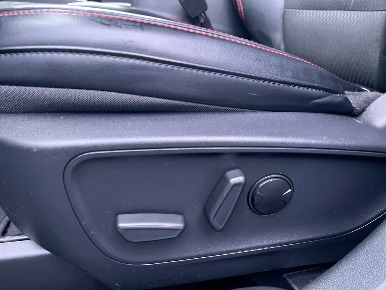 Used 2025 Ford Escape ST-Line Select AWD/4WD image 12