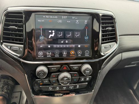 Used 2019 Jeep Grand Cherokee Altitude AWD/4WD image 15