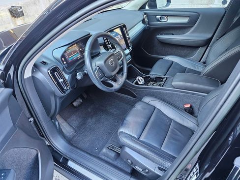 Certified 2023 Volvo XC40 B5 Plus w/ Protection Package Premier image 17