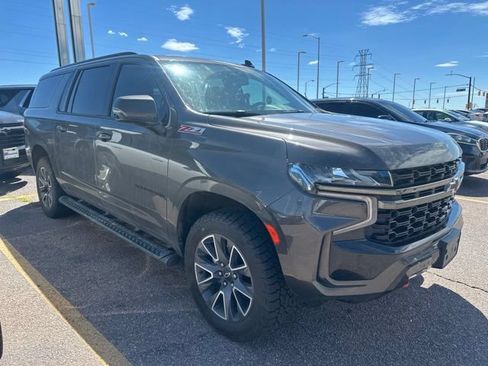 Used 2021 Chevrolet Suburban Z71 w/ Z71 Signature Package AWD/4WD image 3
