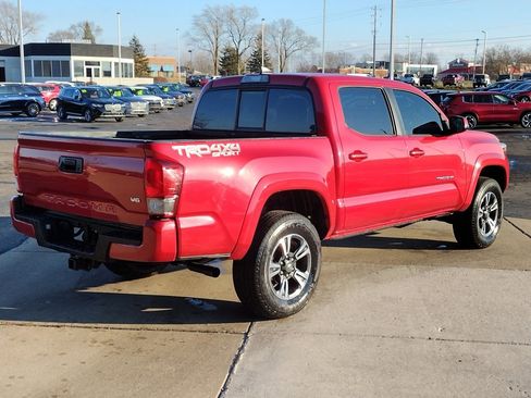 Used 2016 Toyota Tacoma SR image 5