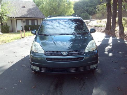 Used 2004 Toyota Sienna XLE image 1