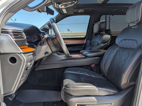 Used 2022 Jeep Grand Wagoneer Series III w/ Rear Seat Video Group 1 image 12