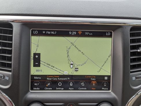 Used 2018 Jeep Grand Cherokee Limited image 24