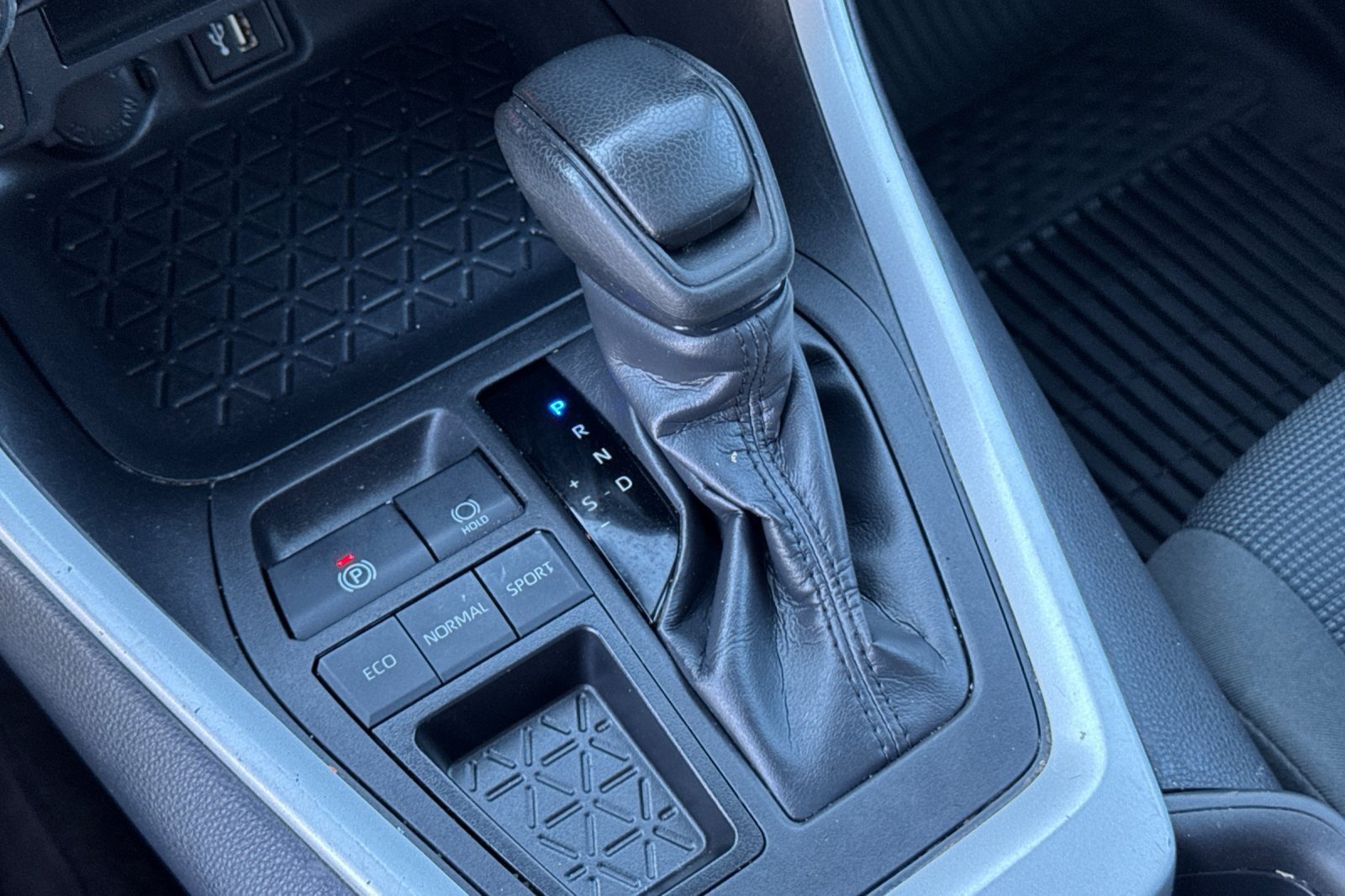 Certified 2024 Toyota RAV4 LE FWD image 20