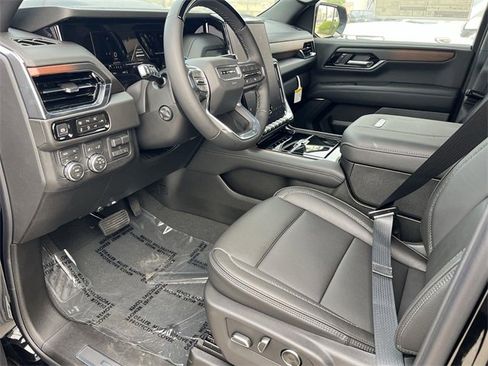 New 2026 GMC Yukon XL Denali w/ Denali Reserve Package image 9