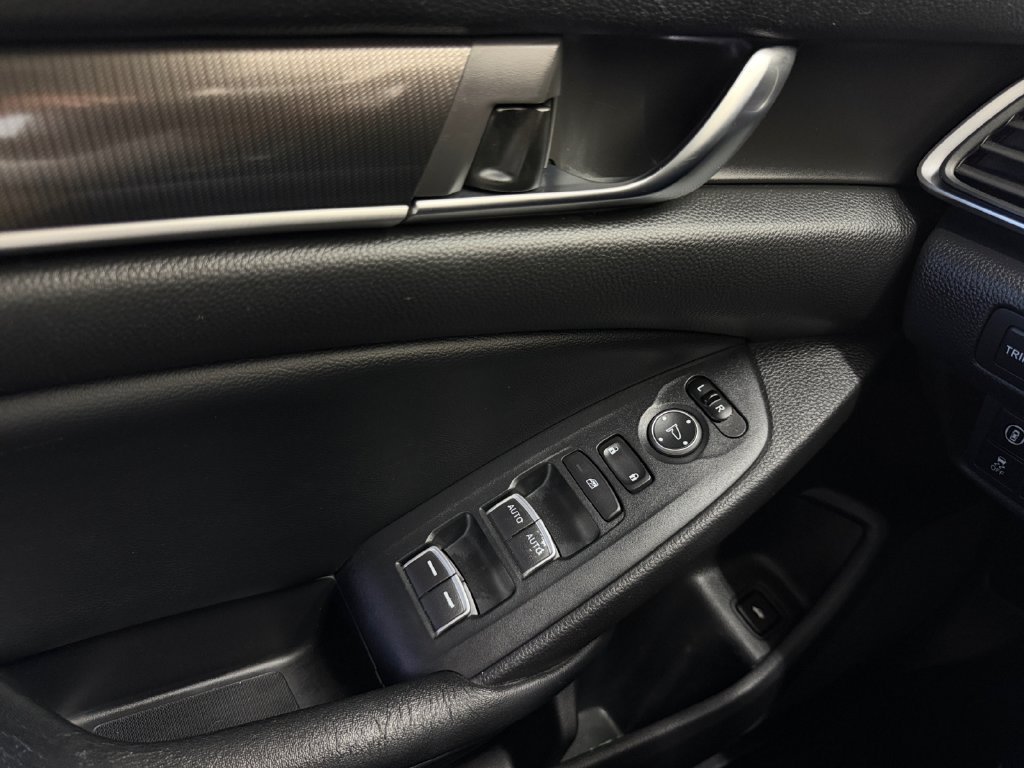 Used 2018 Honda Accord Sport image 11