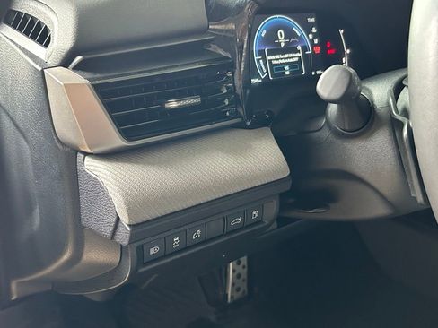 Used 2025 Toyota Camry SE w/ Convenience Package FWD image 18