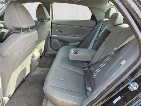 Used 2025 Hyundai Elantra SEL FWD image 19