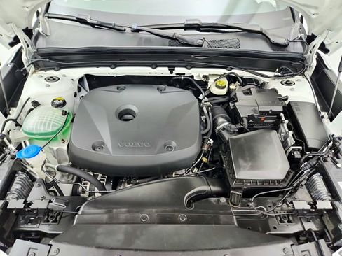 Used 2021 Volvo XC40 T5 R-Design w/ Protection Package Premier image 29