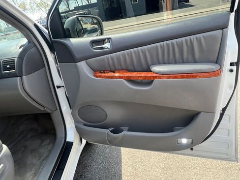 Used 2008 Toyota Sienna XLE Limited FWD image 31