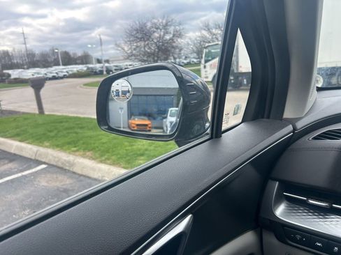 Used 2024 Kia Carnival LX image 9