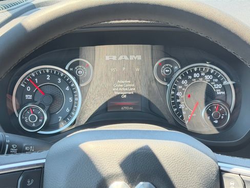 Used 2025 RAM 1500 Big Horn AWD/4WD image 32