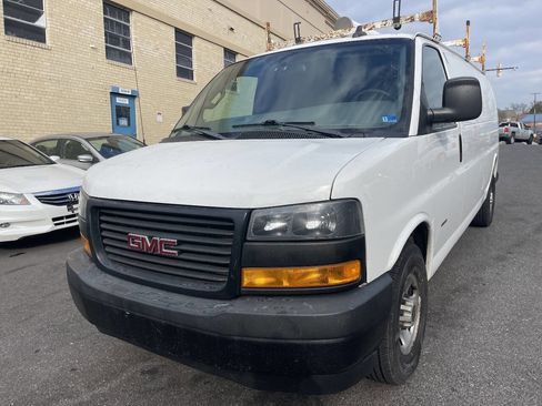 Used 2018 GMC Savana 2500 Extended RWD image 2