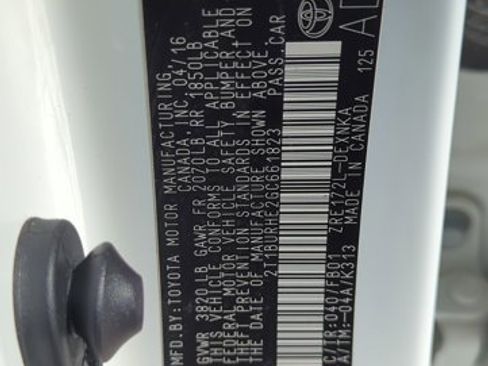 Used 2016 Toyota Corolla LE image 30