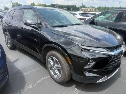Used 2024 Chevrolet Blazer LT w/ Convenience Package FWD image 3