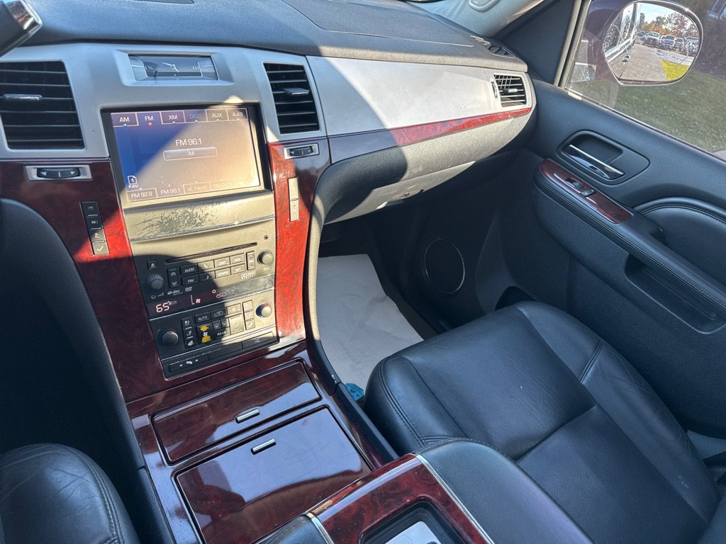 Used 2013 Cadillac Escalade Premium AWD/4WD image 21
