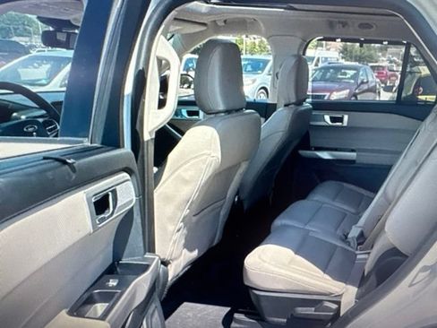Used 2023 Ford Explorer Limited w/ Equipment Group 301A AWD/4WD image 12
