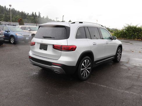 Used 2022 Mercedes-Benz GLB 250 4MATIC image 5