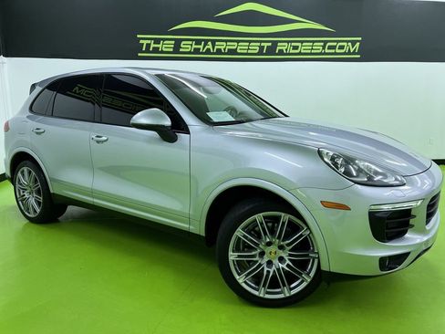 Used 2017 Porsche Cayenne Platinum Edition w/ Premium Package (PJV) AWD/4WD image 1