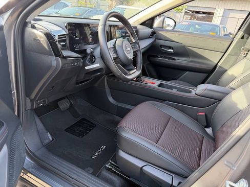 Certified 2025 Nissan Kicks SR FWD image 11
