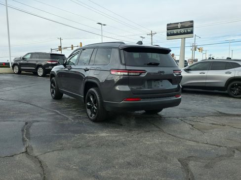 Used 2022 Jeep Grand Cherokee L Laredo image 16