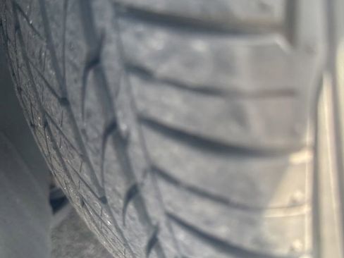 Used 2021 Toyota Camry SE image 4