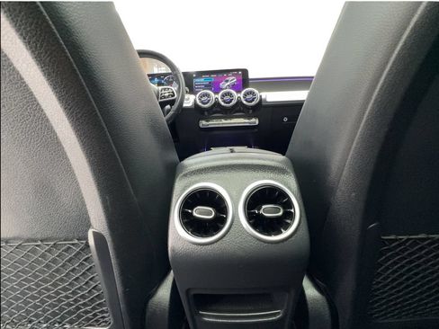 Used 2022 Mercedes-Benz GLB 250 image 37