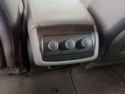 Used 2016 Chevrolet Traverse LT w/ Style and Technology Package image 25