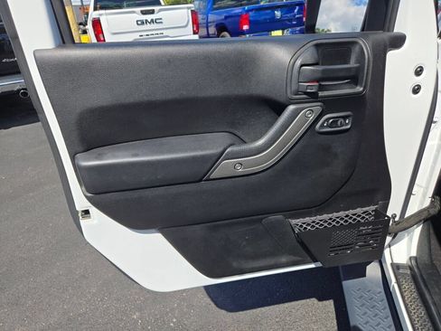 Used 2018 Jeep Wrangler Unlimited Sport S AWD/4WD image 23