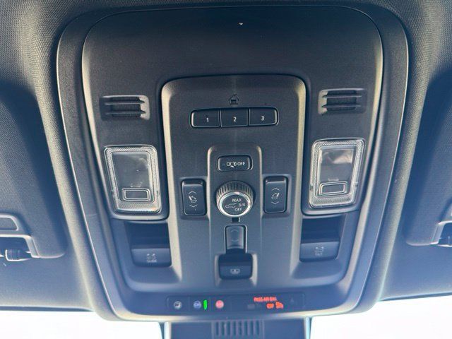 Used 2024 GMC Yukon XL Denali AWD/4WD image 29