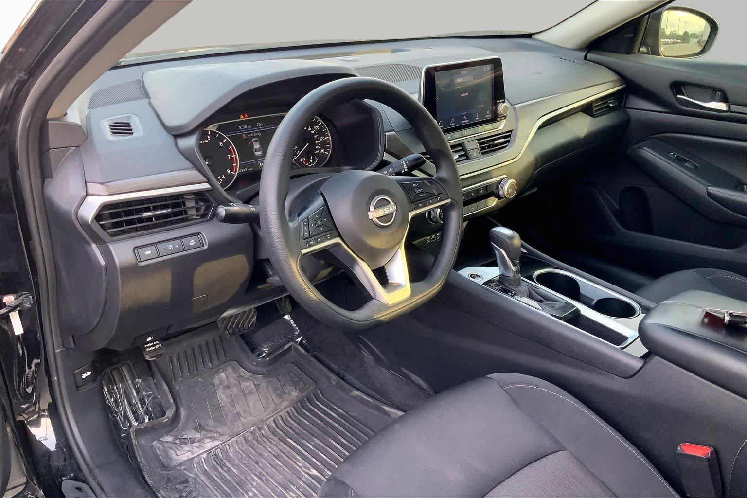 Used 2024 Nissan Altima 2.5 SV FWD image 16