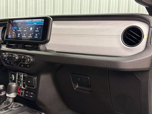 Used 2024 Jeep Wrangler Unlimited AWD/4WD image 40