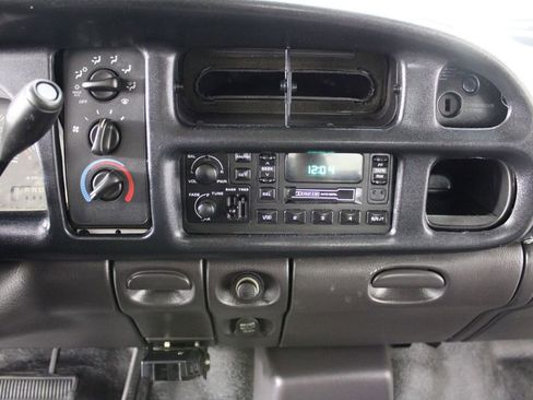 Used 2001 Dodge Ram 1500 Truck ST image 14