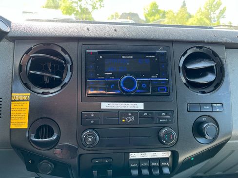 Used 2016 Ford F550 4x4 Regular Cab Super Duty image 12