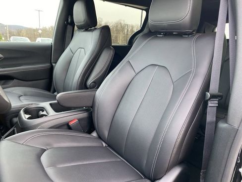 New 2026 Chrysler Pacifica Select image 23