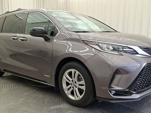 Certified 2021 Toyota Sienna XSE w/ XSE Plus Package AWD/4WD image 9