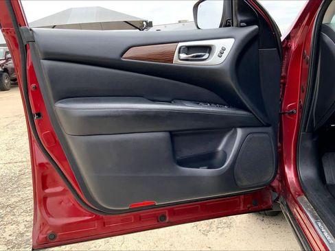 Used 2018 Nissan Pathfinder Platinum image 19