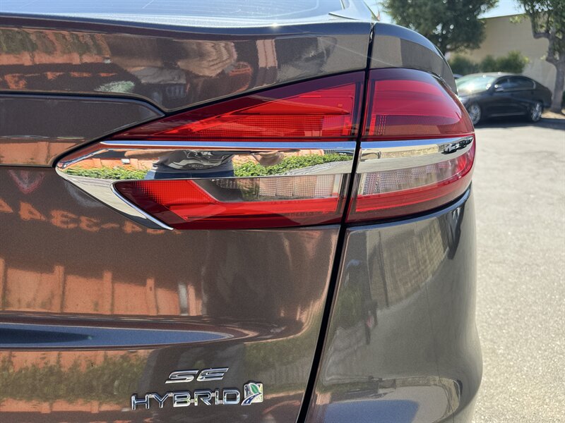 Used 2019 Ford Fusion SE FWD image 14