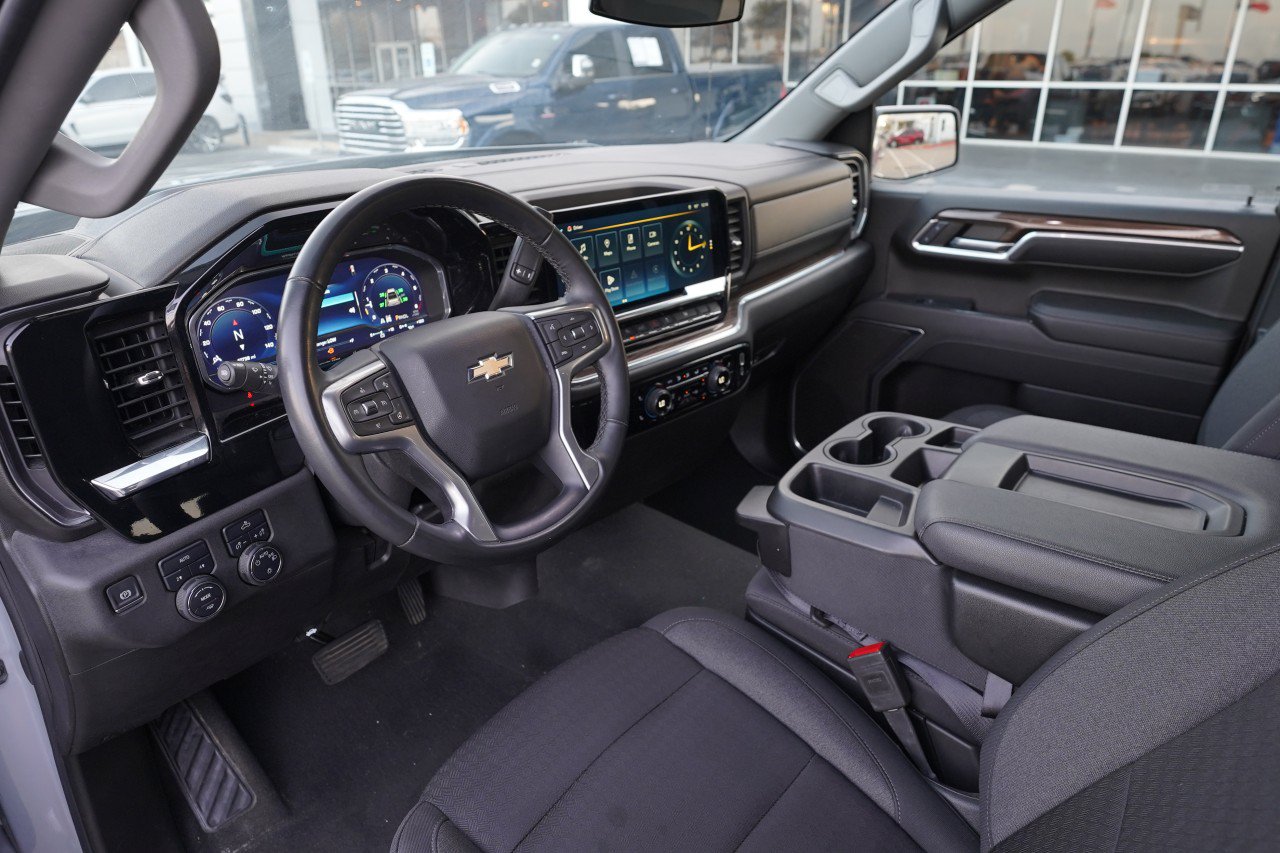 Certified 2024 Chevrolet Silverado 1500 LT AWD/4WD image 17