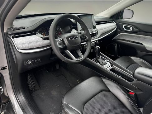 Used 2022 Jeep Compass Latitude image 9