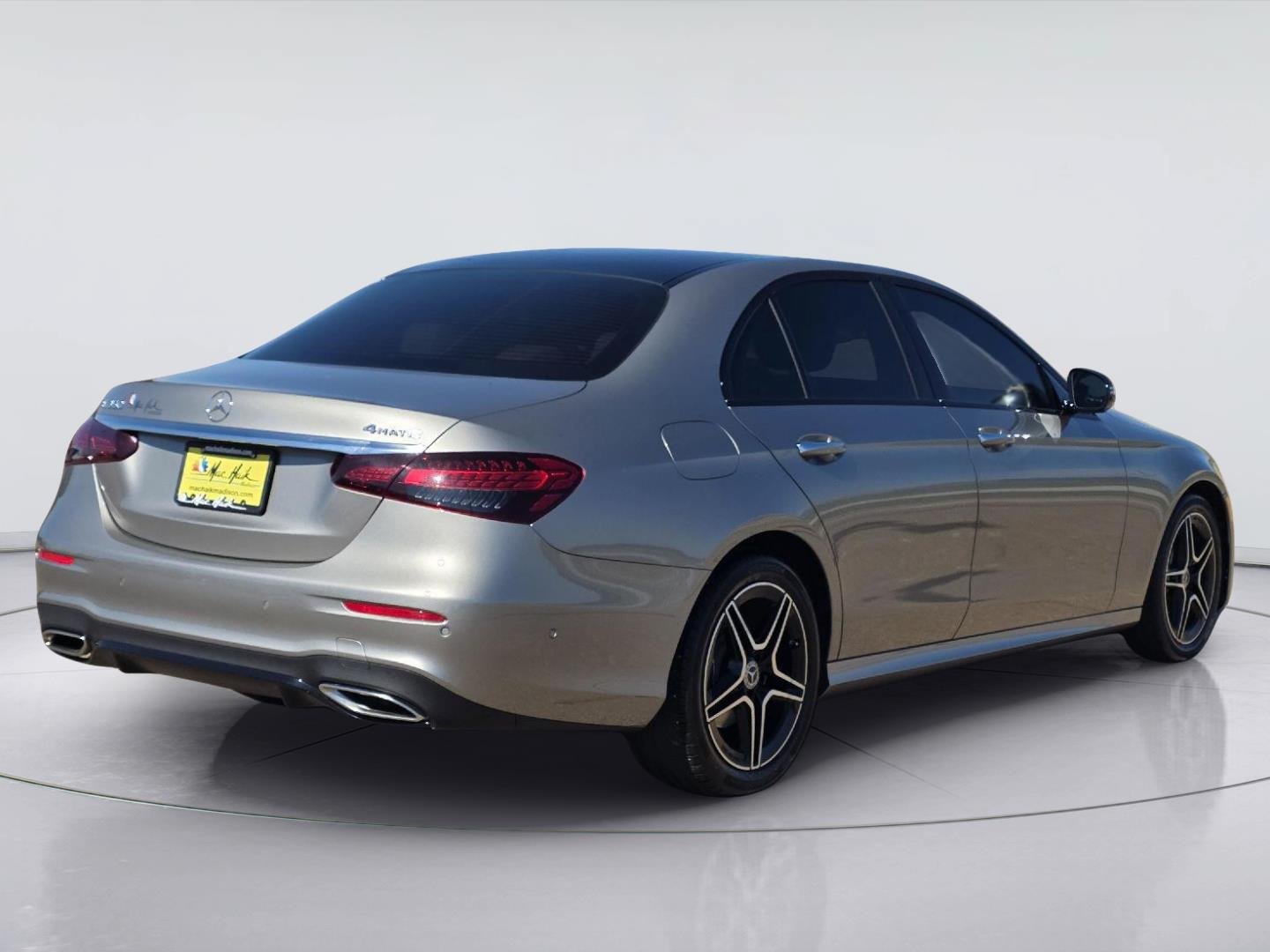 Used 2022 Mercedes-Benz E 350 4MATIC Sedan image 5