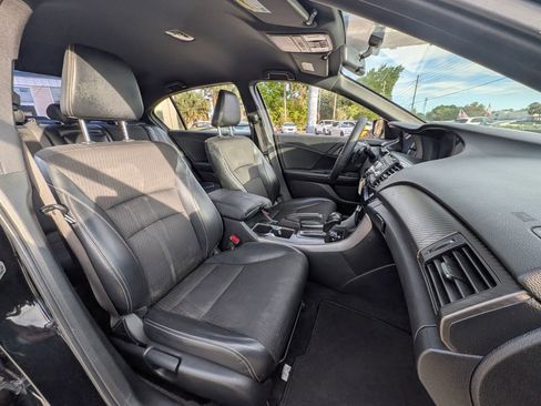Used 2017 Honda Accord Sport image 10