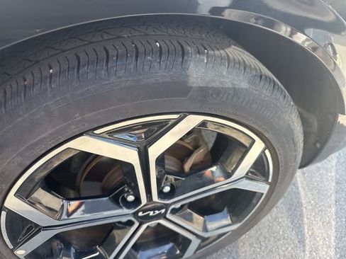 Used 2023 Kia Niro EX Touring image 8