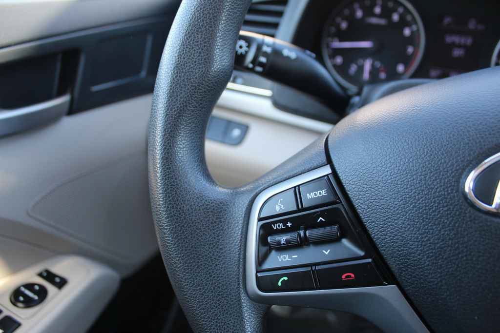 Used 2018 Hyundai Elantra SE FWD image 16
