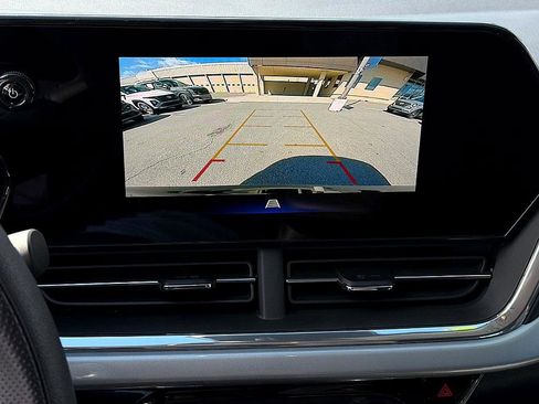 Used 2025 Chevrolet Trax LT image 12